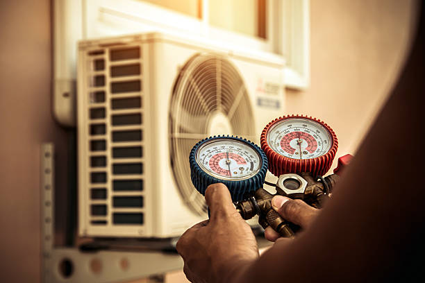 Professional Heat Pump Repair technician working in Deer Park, IL